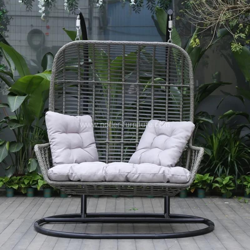 Chaise suspendue en plein air