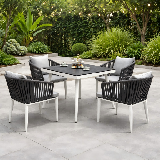 Nouvel ensemble de table et de chaises d'extérieur moderne pour patio et jardin