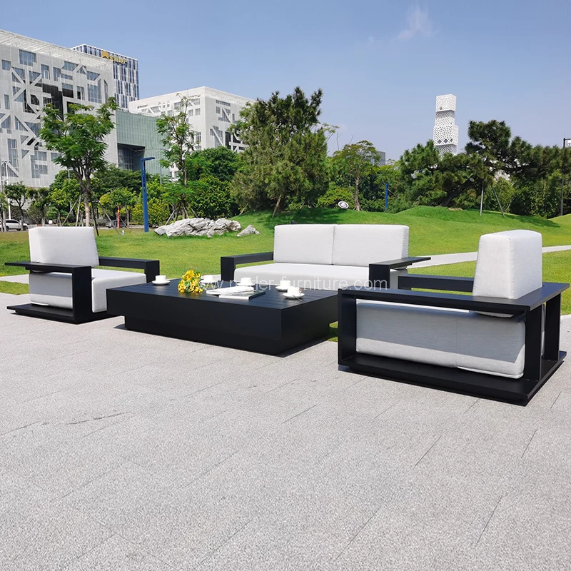 NOUVEAU SOFA EN OUTDOOOR ALL ALL BLACK