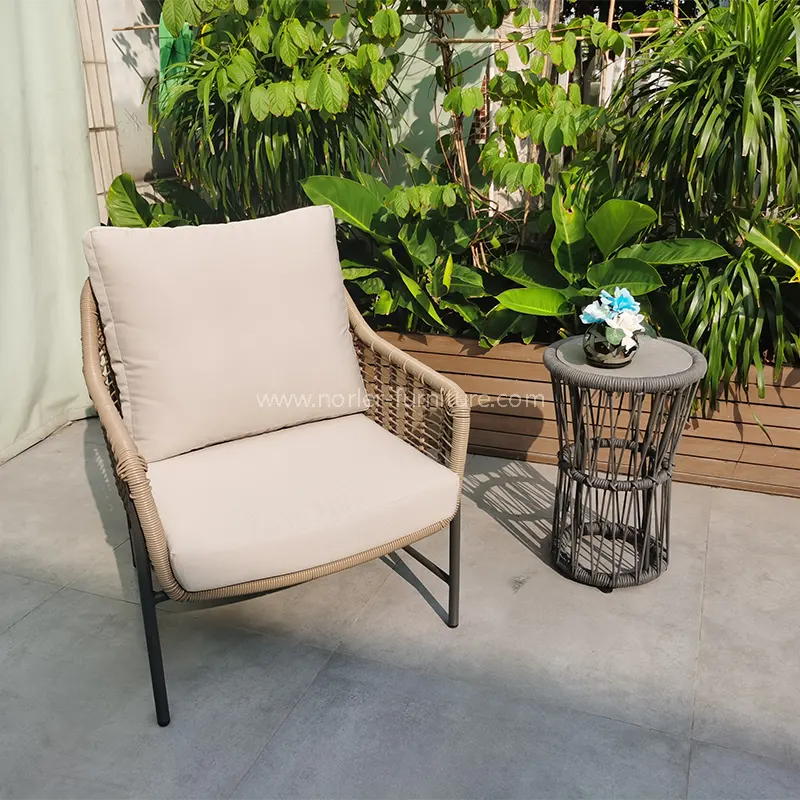 Table et chaise de balcon de jardin en rotin en plein air