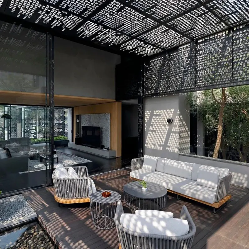 Le projet de mobilier d'extérieur personnalisé de la villa a été livré avec succès